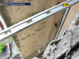 На Тернопільщині обвалився балкон разом з людьми