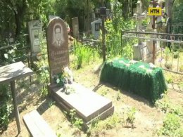 В Запорожье близкие уничтожили соседнюю могилу, чтобы почтить умершего