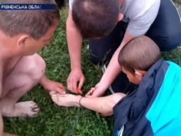 11-летнего мальчика вытащили из рыболовной снасти в селе Тернавке на Ровенщине