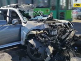 Кривава аварія на мосту Патона в Києві: на шаленій швидкості зіткнулися Porsche Cayenne та фура