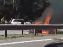 Під Києвом на трасі палав автомобіль