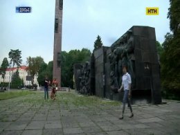 Суперечки навколо Монументу слави у Львові точаться вже понад 20 років