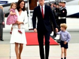 Наймолодші британські принц та принцеса - Джордж і Шарлотта - розпочали свій перший європейський тур