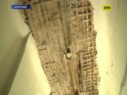 В Запорожье ремонтируют кабинеты в мэрии, а военное общежитие разваливается