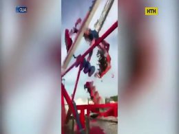 У США карусель з людьми впала на землю