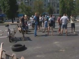Майже 300 мешканців кількох новобудов перекрили Харківське шосе в Києві