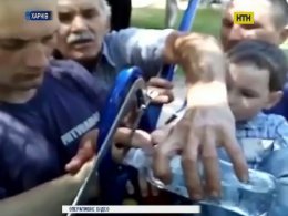 Харківські рятувальники визволили дитину з гойдалки-капкану