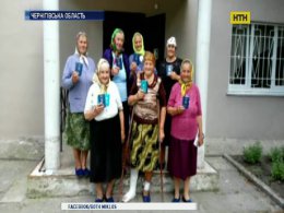 Пенсионерки с Черниговщины отправились на фестиваль с биометрическими паспортами