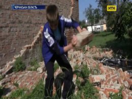 У Золотоноші підліток врятував двох друзів з-під цегляного завалу