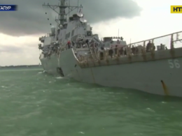 Американский эсминец столкнулся с танкером у берегов Сингапура