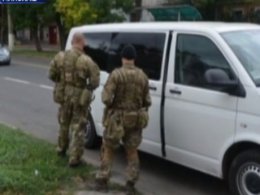 Співробітники військової прокуратури та СБУ одночасно проводять близько дев'яноста обшуків у Миколаєві