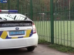 У Києві біля шкільного стадіону зарізали чоловіка