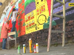 До 1 вересня львівські школярі самі розмалювали шкільне подвір’я