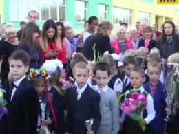 Найстарша мама в Україні привела свою доньку в перший клас
