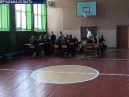 Учні аварійної школи на Черкащині змушені вивчати математику у спортзалі