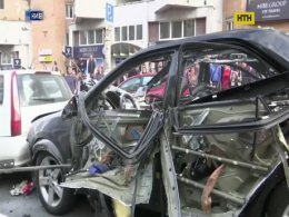 Подробиці та версії вибуху в центрі Києва