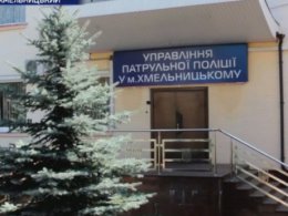 У Хмельницькому патрульні врятували чоловіка від стрибка з 7 поверху