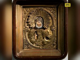 Сучасне мистецтво або ж знущання над вірянами - столичний митець намалював мавп на іконах