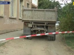 У Миколаєві під колесами вантажівки загинув першокласник