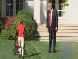 Юний прихильник Трампа скосив газон біля Білого дому