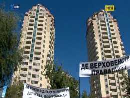 Обманутые застройщиком киевляне требуют достроить оплаченное жилье