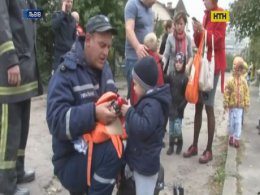 Львовские пожарные и огонь тушили, и воспитанников детсада утешали