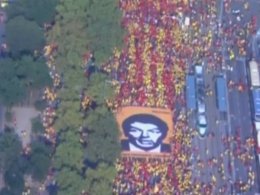 В Барселоне тысячи людей вышли на митинги