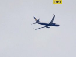 Лайнер авиакомпании Ryanair из-за подозрения о бомбе на борту сопровождали военные самолеты