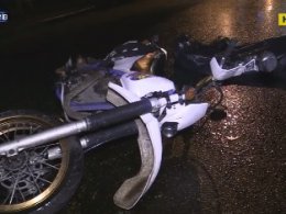 В Киеве под колесами грузовика погиб мотоциклист