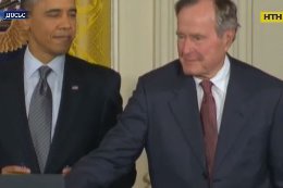 Буша-старшего обвиняют в сексуальных домогательствах
