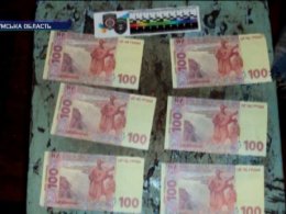 В Сумской области почтальонша подсунула пенсионерке пенсию сувенирными деньгами