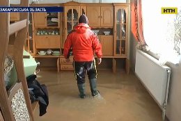 Повінь на Закарпатті: затопило сотні будинків