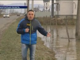 На Закарпатье откачали воду из домов, которые были подтоплены из-за наводнения