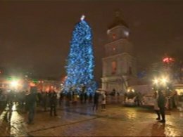 На Софийской площади в Киеве зажгли главную елку Украины