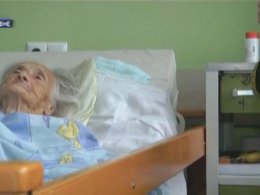У Рівному в міській лікарні вже 4 місяці живе пенсіонерка
