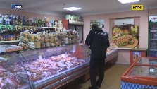 Неизвестный с ножем напал на продавщицу продуктового магазина в Киеве