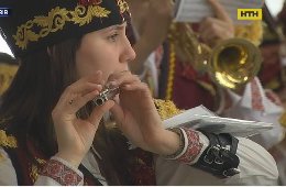 Детский духовой оркестр исполнил рождественские хиты во львовском аэропорту
