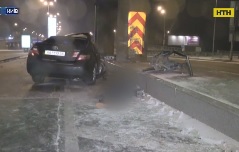 Огляд смертельних ДТП: у Києві Toyota знесла опору мосту, загинув пасажир