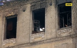 Причина пожежі в колишньому гостинному дворі в Києві залишається невідомою