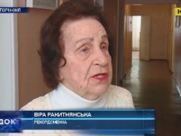 Уникальная 90-летняя женщина из Запорожья до сих пор работает, и на пенсию не собирается