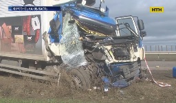 Грузовик протаранил пассажирский автобус в Херсонской области