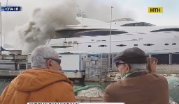 9-метровая яхта сгорела на причале в Испании