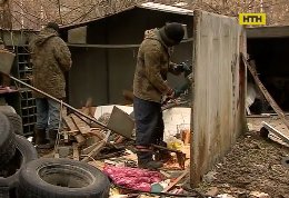 Неизвестные разгромили гаражный кооператив в центре Киева