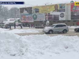 Украину накрыли мощные снегопады