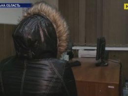 Женщина обокрала доверчивую пенсионерку на 74 тысячи гривен