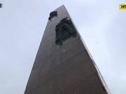 Во Львове чиновники все же решили демонтировать Монумент Славы