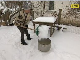 Жители Житомирской области вынуждены топить снег, потому что нет другой воды