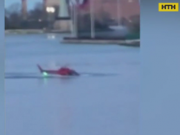 Гелікоптер на а швидкості влетів у воду і затонув у Нью Йорку