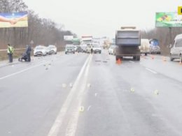 Четыре человека погибли, одна женщина попала в больницу в результате аварии вблизи Черновцов