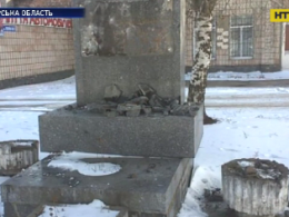 Вандали розгромили пам'ятник генералу Ватутіну у Бердичіві